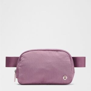 NWT LULULEMON EVERYWHERE BELT BAG COLOR LAVENDER LUX